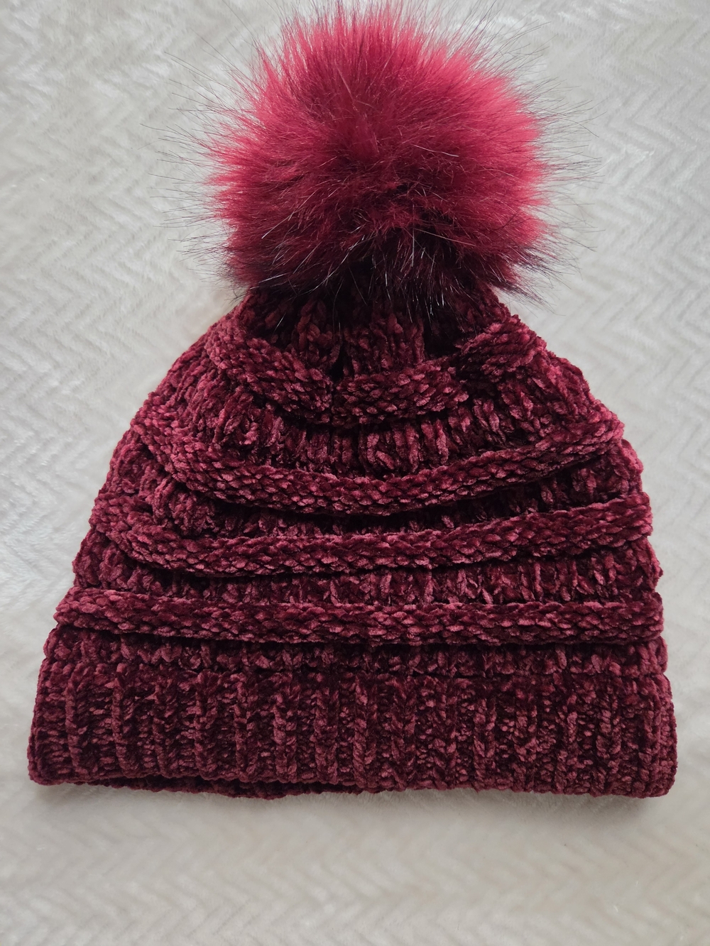 Women's Cozy Plush Chenille Pom Pom Beanie - Burgundy - Thick Soft Knit NWOT